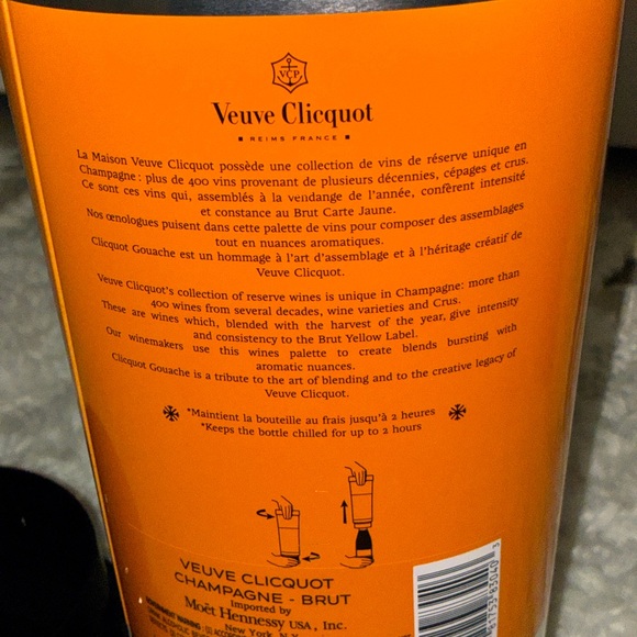 Veuve Clicquot tube of paint champagne case Made in France with Totes. - Picture 9 of 16